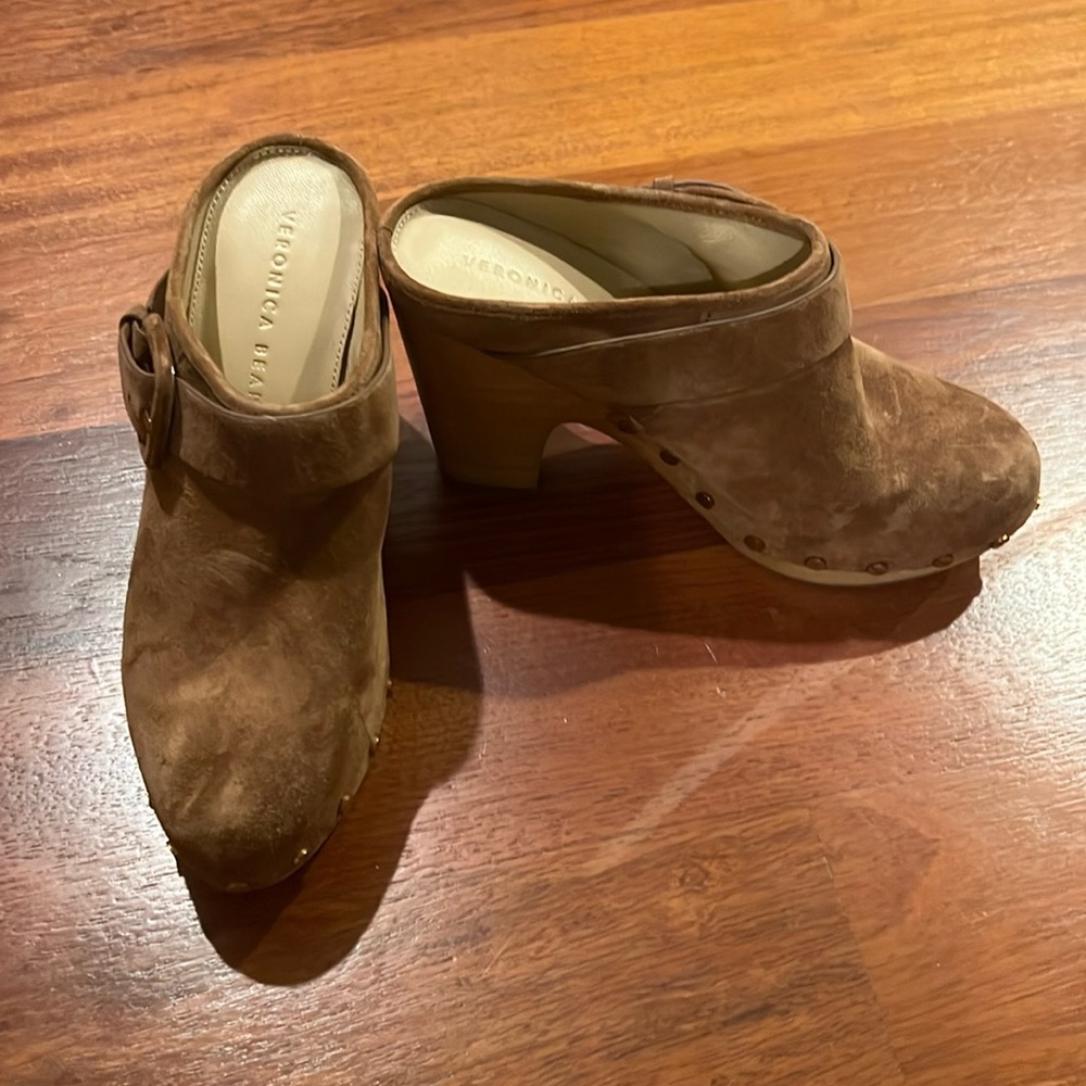 Brand new Veronica beard Dacey women suede clogs